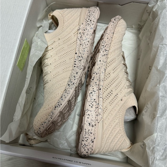 APL Techloom Wave Sneakers in Warm Silk/Black/Speckle. - Picture 6 of 13